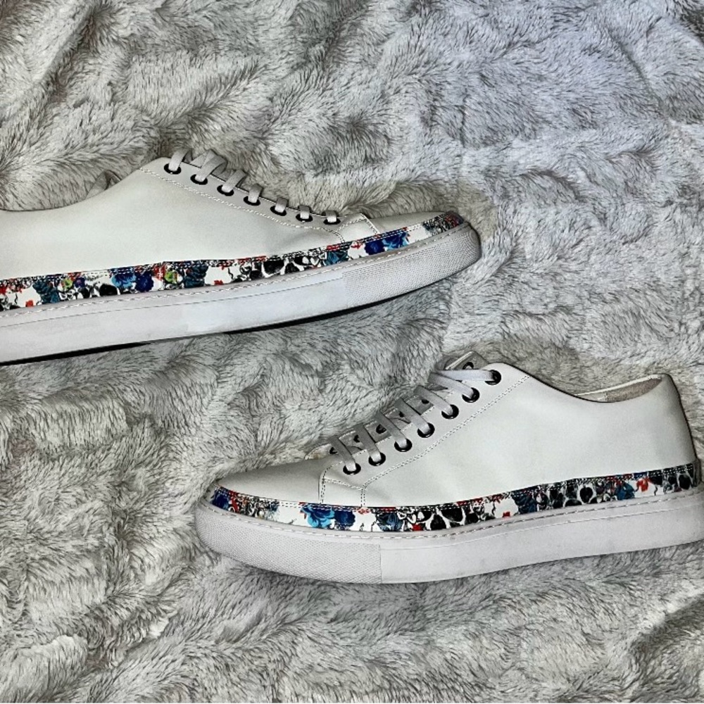 Robert Graham Supernova Sneakers!